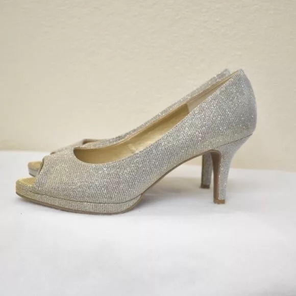 Coach and Four Silver Metallic Glitter Heels Open Toe Size 6 - Picture 2 of 16